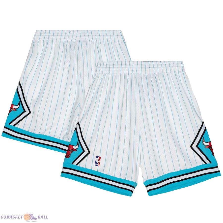 Men's Chicago Bulls Mitchell & Ness White 1995-96 Hardwood Classics Reload 3.0 Swingman Shorts