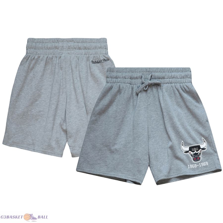 Women's Chicago Bulls Mitchell & Ness Heather Gray Logo Shorts